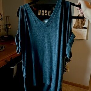 DKNY Cute off the shoulder top